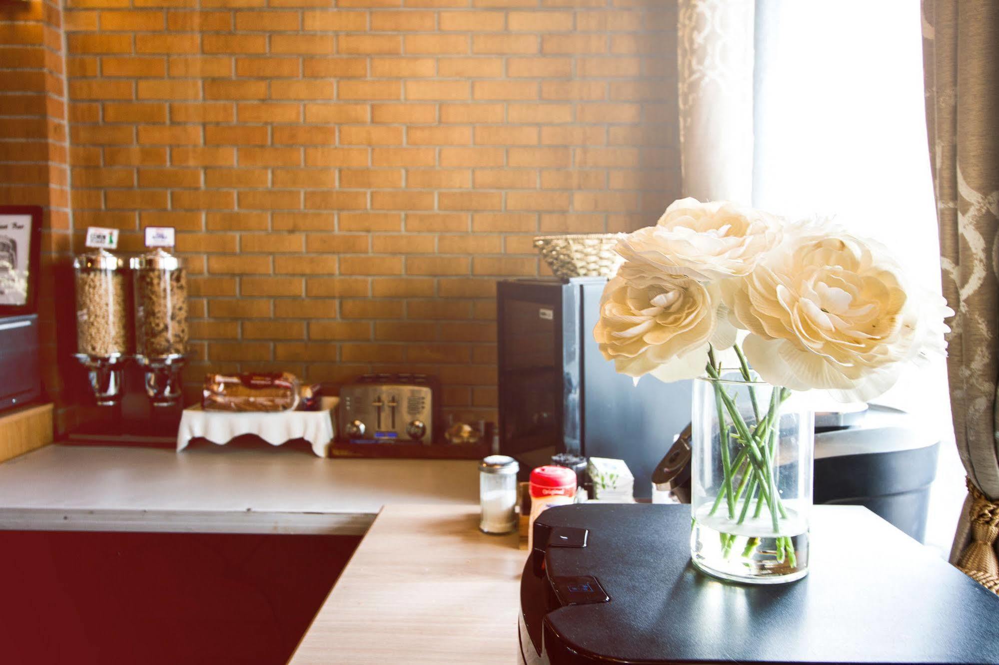 Lagana Hotel Lanigan ภายนอก รูปภาพ